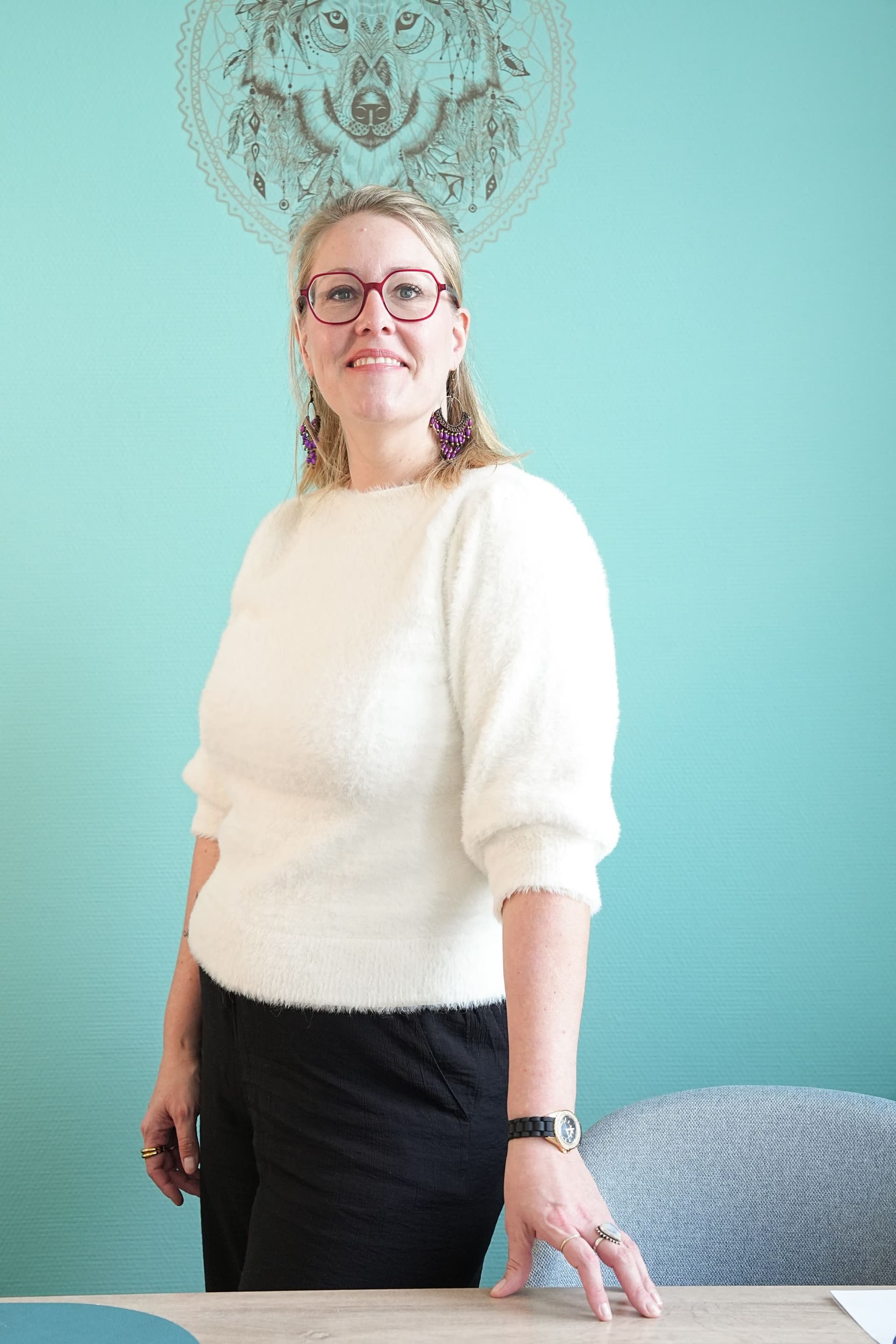 Clémence Reznicek dans son cabinet à Jonzac